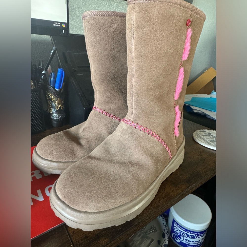UGG size 5 boots great condition, granddaughter only wore twice